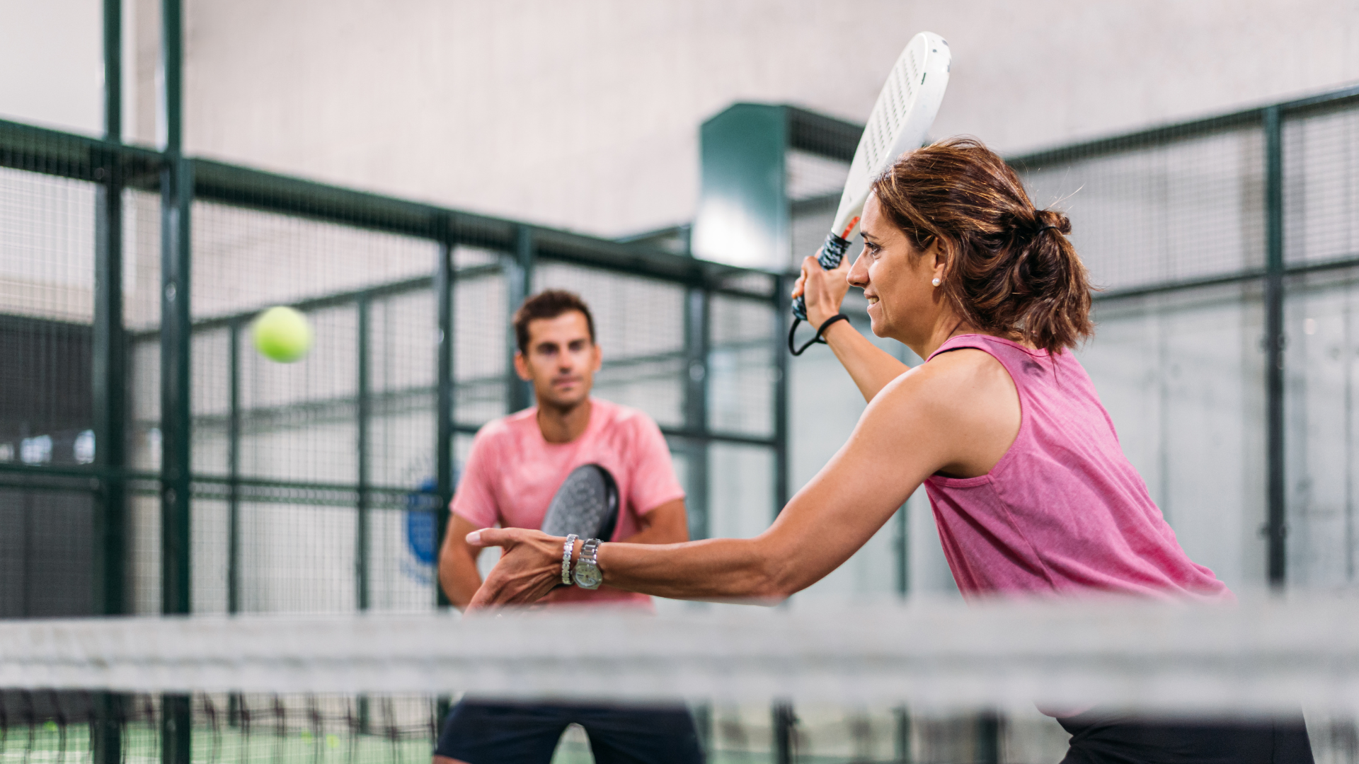 How to perform a good serve when playing padel – NOX